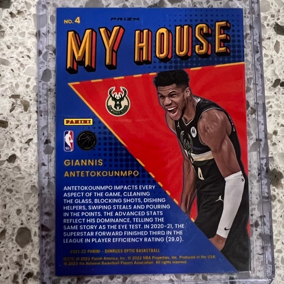 GIANNIS ANTETOKOUNMPO PRIZM CARD PURPLE OPTIC NBA 2021-22 MILWAUKEE BUCKS - Picture 2 of 2